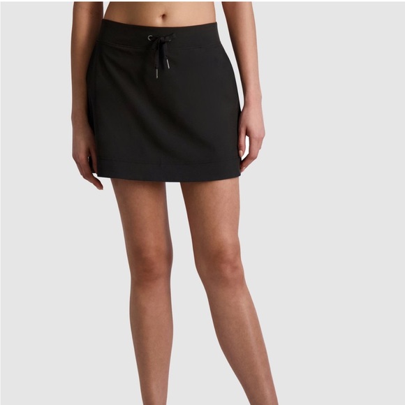 GAIAM Pants - GAIAM BLACK SKORT SIZE LARGE EUC
SALE PRICE DISCOUNTED SHIPPING